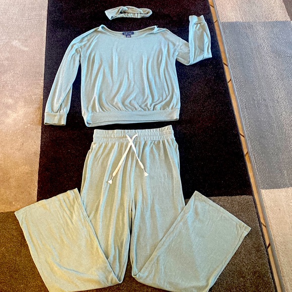 Lark & Grey 3 Piece Loungewear Set - Picture 2 of 11